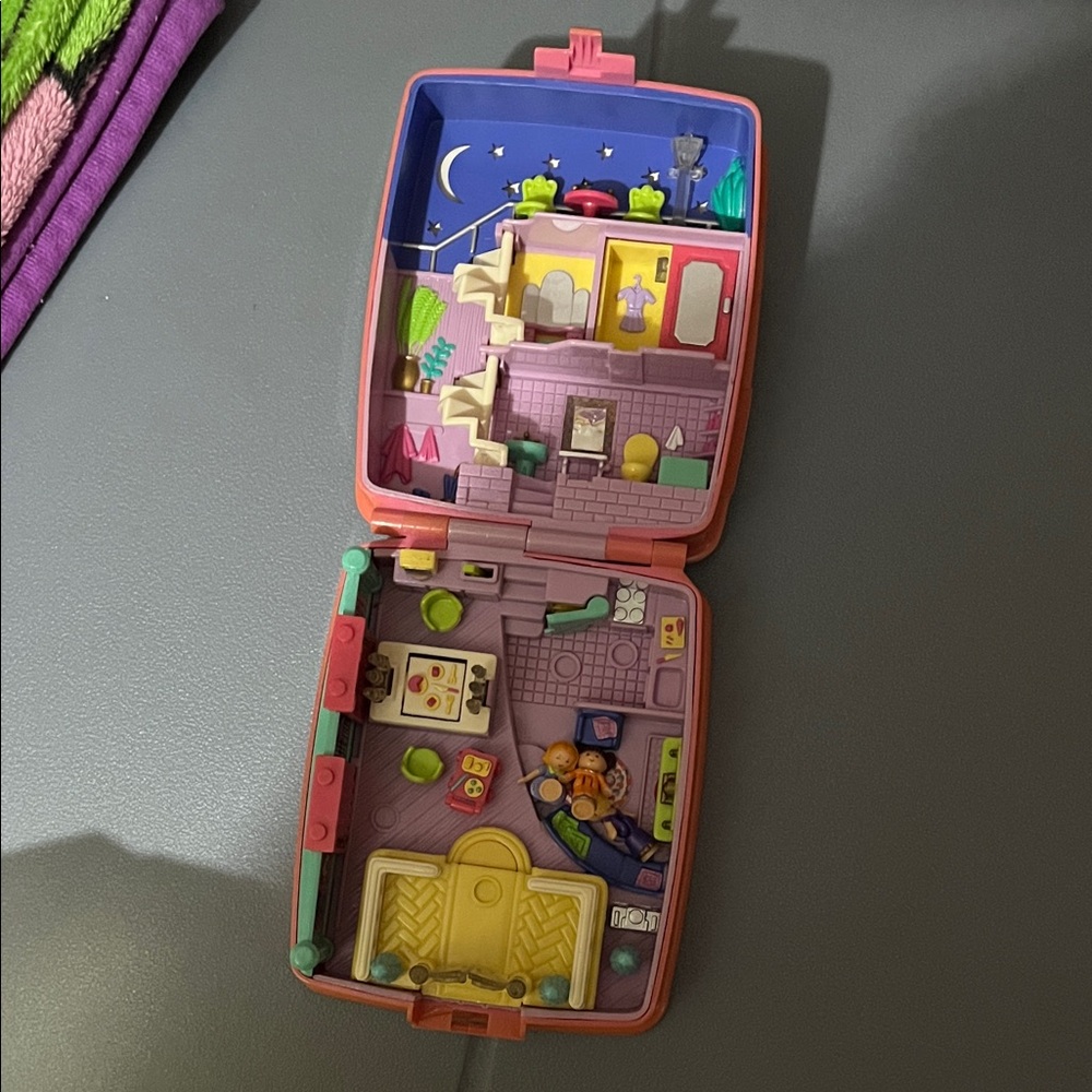 Compact vintage 1994 Pink and Purple Polly pocket